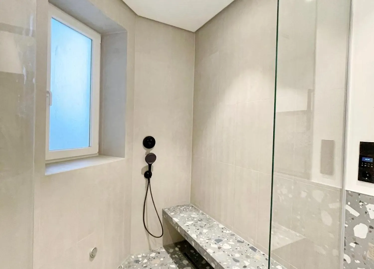 Luxurious 3 Bedroom Center Flat With Ac! Graz Austria