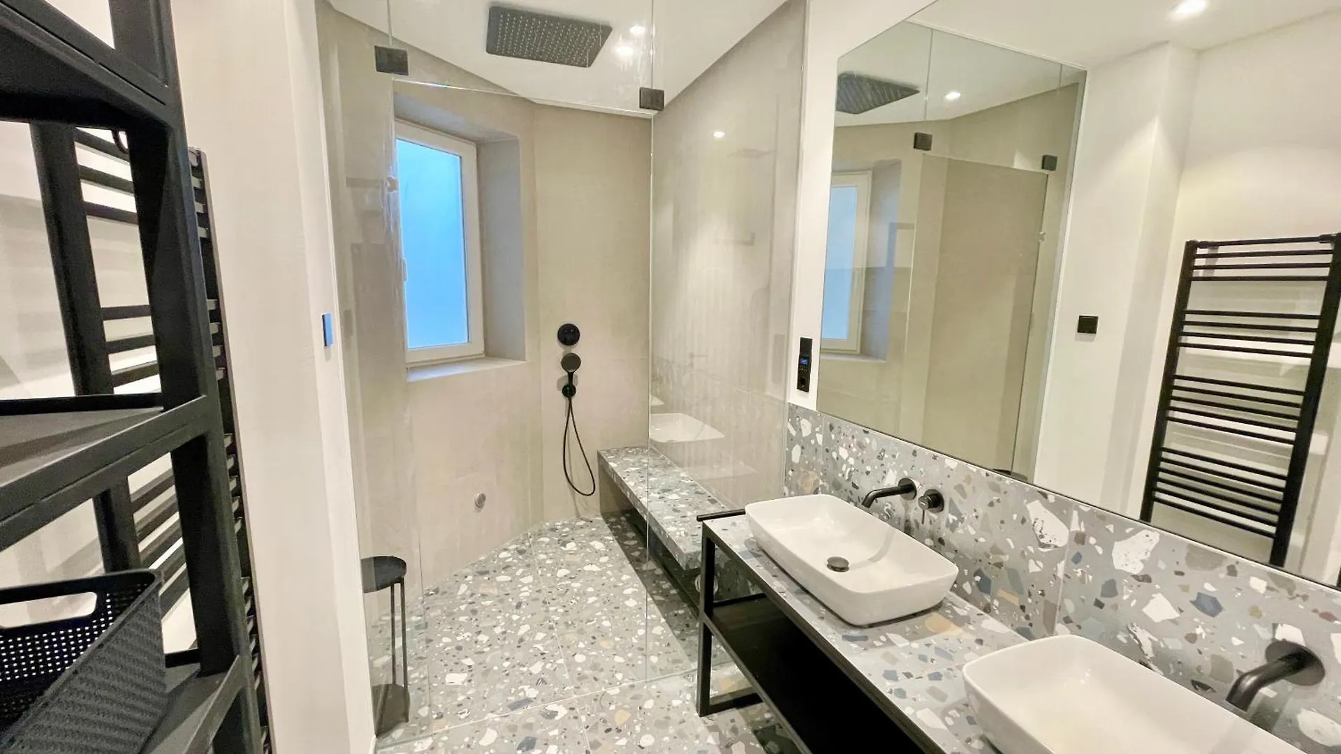Luxurious 3 Bedroom Center Flat With Ac! Graz Apartament