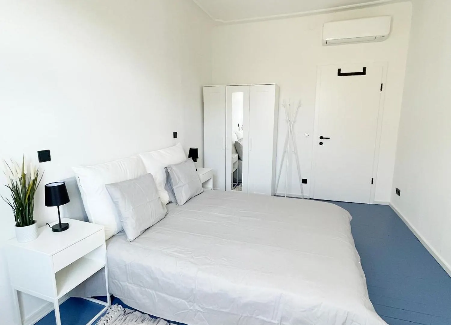 Luxurious 3 Bedroom Center Flat With Ac! Graz 0*,  Austria