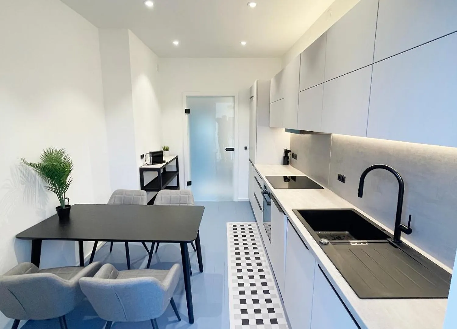 Luxurious 3 Bedroom Center Flat With Ac! Graz 0*,